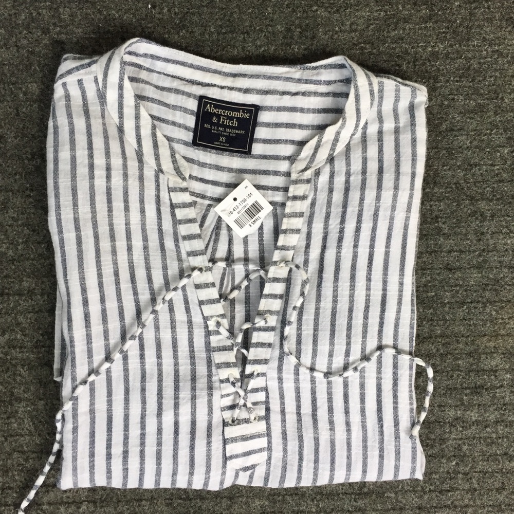 Abercrombie and Fitch Top Size XS - Picture 2 of 3